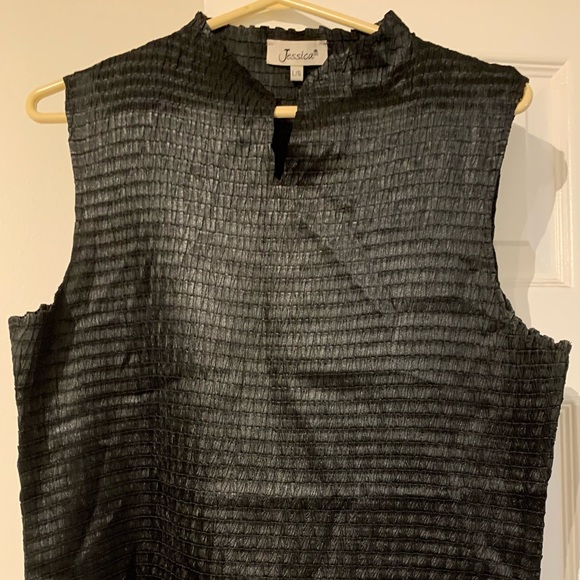 Vintage Black Sleeveless Crepe like material with High collar-Unique - Picture 2 of 3